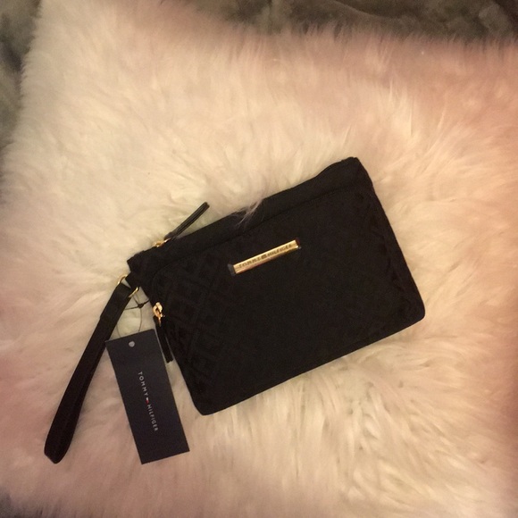 Tommy Hilfiger Handbags - Tommy Hilfiger Wristlet NWT